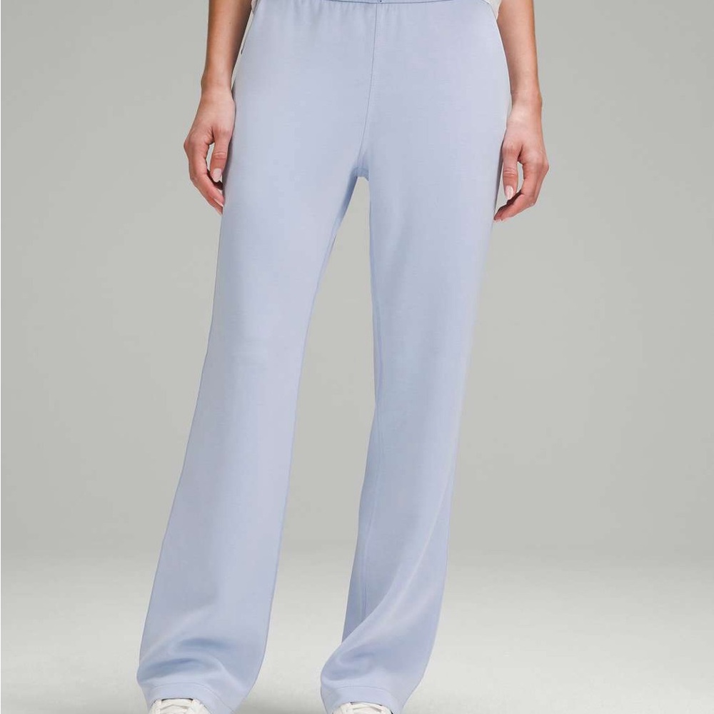 Softstreme Highrise Pant in Blue Linen